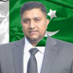 بریڈفورڈ ۔ رپورٹ شاہد جنجوعہ : گزشتہ روز پاکستان قونصلیٹ جنرل خلیل احمد باجوہ کے اعزاز میں دی جانیوالی فئیرویل پارٹی ایک سیمنار کا روپ دھار گئی۔ تارکین وطن پاکستانیوں اور کشمیریوں کی بہت بڑی تعداد نے اس میں شرکت کرکے وطن سے محبت اورباہمی یکجہتی کا شاندار مظاہرہ کیا یوں بریڈفورڈ میں منعقد ہونے والی یہ تقریب مدتوں یاد رکھی جائے گی۔ اس میں لوکل کونسل، کمیونٹی نمائندگان، سپرڈنٹ برطانوی پولیس مسٹر وین وتھ ، بریڈفورڈ کونسل لیڈر کونسلر سوزن ھنکلف، سمیت شیڈومنسٹر بیرسٹر عمران حسین، چودھری حق نواز، چودھری الطاف حسین، گوہر الماس خان ، ممتاز کاروباری شخصیت حاجی مصدق حسین کونسلر تاج السلام، سابق لارڈمئیر غضنفر خالق، کونسلر عابد حسین، کونسلررضوانہ جمیل، کونسلر خادم حسین، کونلسر ظفراقبل ، کونسلر محمد شفیق، کونسلر عبدالجبار، ممتاز کشمیری لیڈرسردار عبدالرحمن اور آصف نسیم راٹھور۔ سکھ کمیونٹی کے نمائندہ لیڈر سردار نرمل سنگ ، ھندو کمینوٹی کے چئرمین منوج جوشی، چودھری عمران واحد، چودھری محمد اعظم ، چودھری ساجد پنوں ، چودھری محمد بشیر سمیت ہرشعبہ ہائے زندگی سے تعلق رکھنتے والے کثیر افراد نے شرکت کی ۔